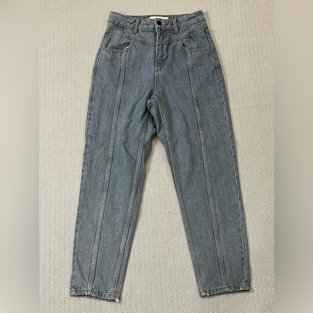 Topshop Yoke Bleach Mom Jeans high waisted tapered leg size 26 / length 30
